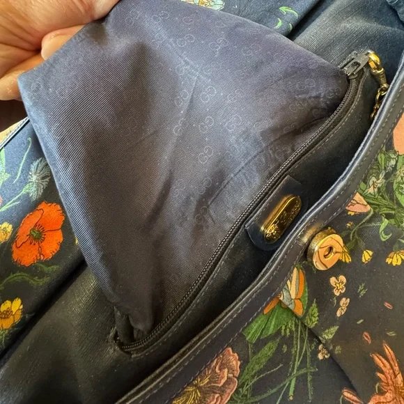 GUCCI Navy Floral Clutch- Vintage EUC - Picture 10 of 13
